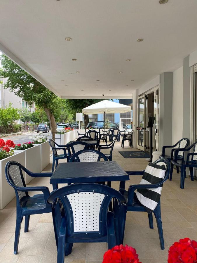 Hotel Silver Римини Екстериор снимка