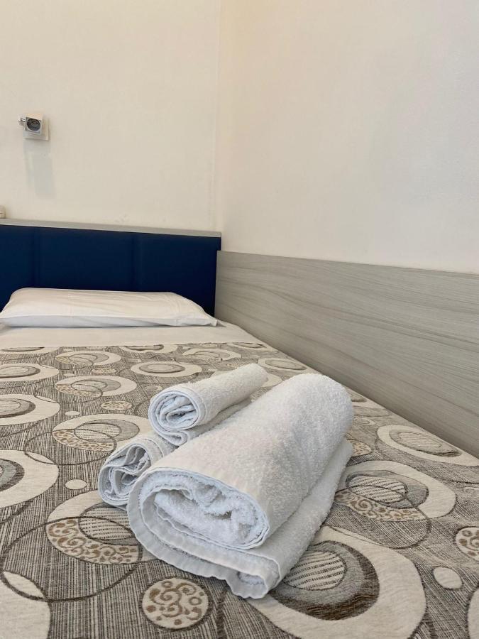 Hotel Silver Римини Екстериор снимка