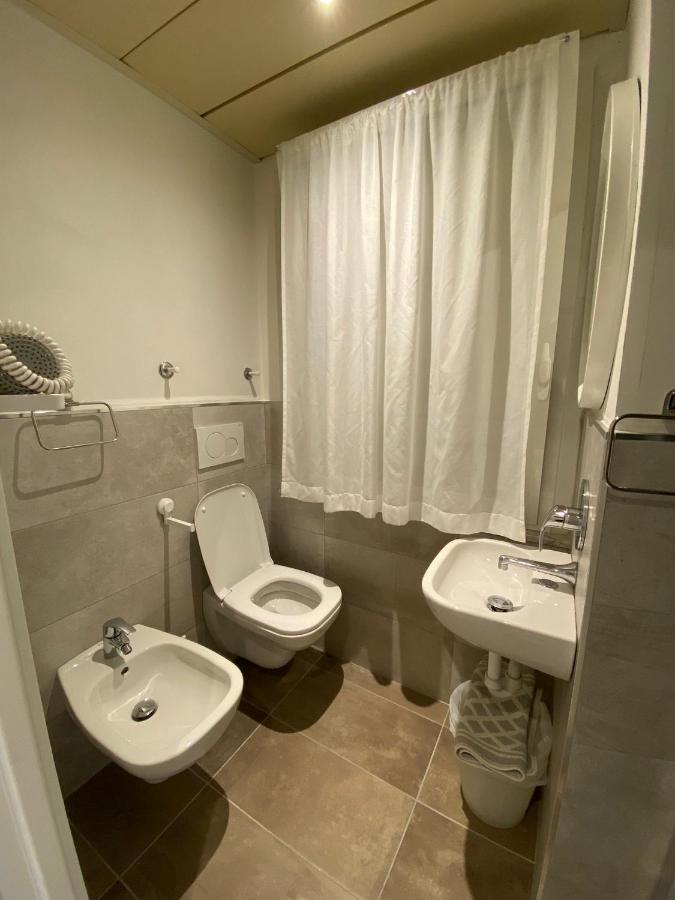Hotel Silver Римини Екстериор снимка