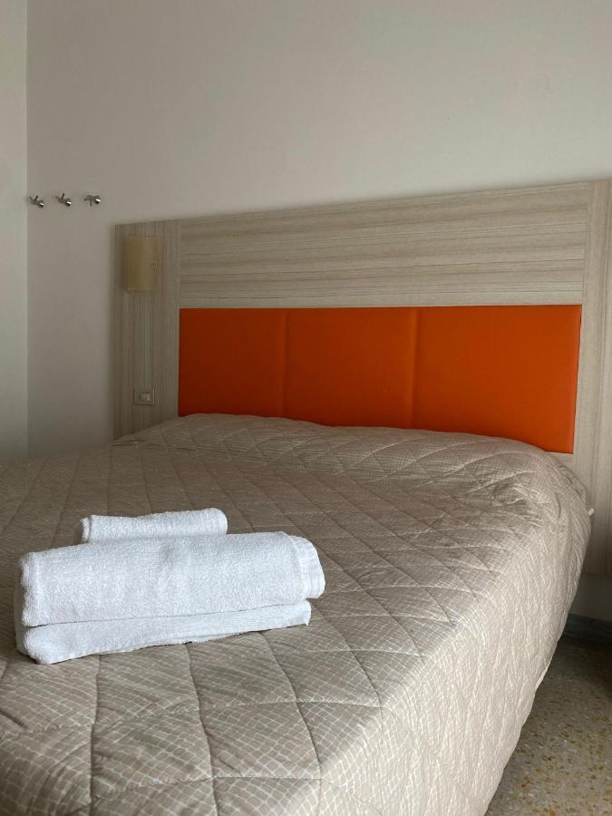 Hotel Silver Римини Екстериор снимка